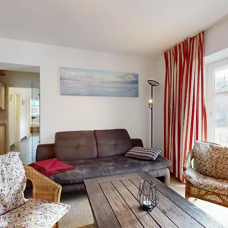 Strandblick In Binz, Fewos Direkt Am Mit Balkon Und Teilweise Mit Meerblick Apartmán