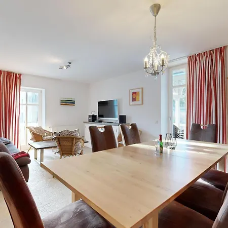 Strandblick In Binz, Fewos Direkt Am Mit Balkon Und Teilweise Mit Meerblick Apartmán