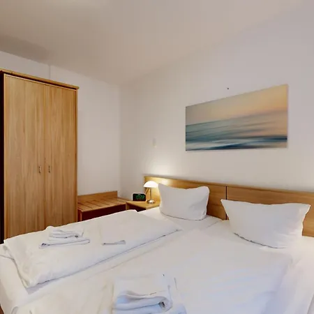 Strandblick In Binz, Fewos Direkt Am Mit Balkon Und Teilweise Mit Meerblick Apartmán *