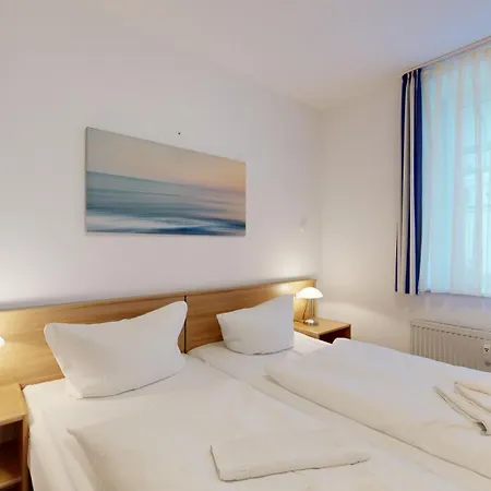 Strandblick In Binz, Fewos Direkt Am Mit Balkon Und Teilweise Mit Meerblick *