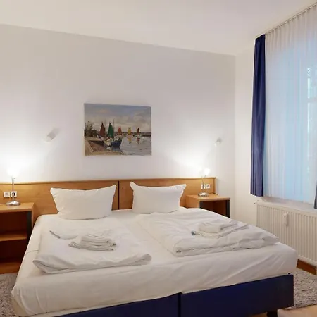 Strandblick In Binz, Fewos Direkt Am Mit Balkon Und Teilweise Mit Meerblick Apartmán *