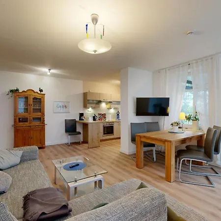 Strandblick In Binz, Fewos Direkt Am Mit Balkon Und Teilweise Mit Meerblick Binz