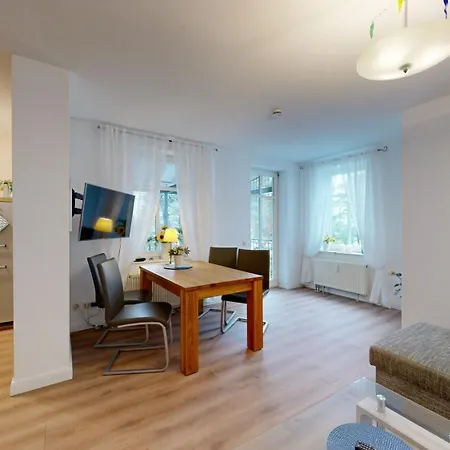 Strandblick In Binz, Fewos Direkt Am Mit Balkon Und Teilweise Mit Meerblick * Binz