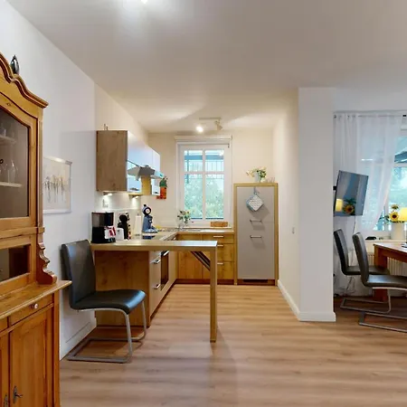 Strandblick In Binz, Fewos Direkt Am Mit Balkon Und Teilweise Mit Meerblick Apartmán Binz