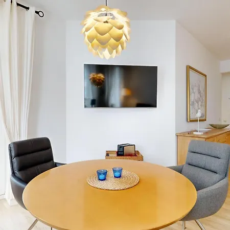 Strandblick In Binz, Fewos Direkt Am Mit Balkon Und Teilweise Mit Meerblick Apartmán *